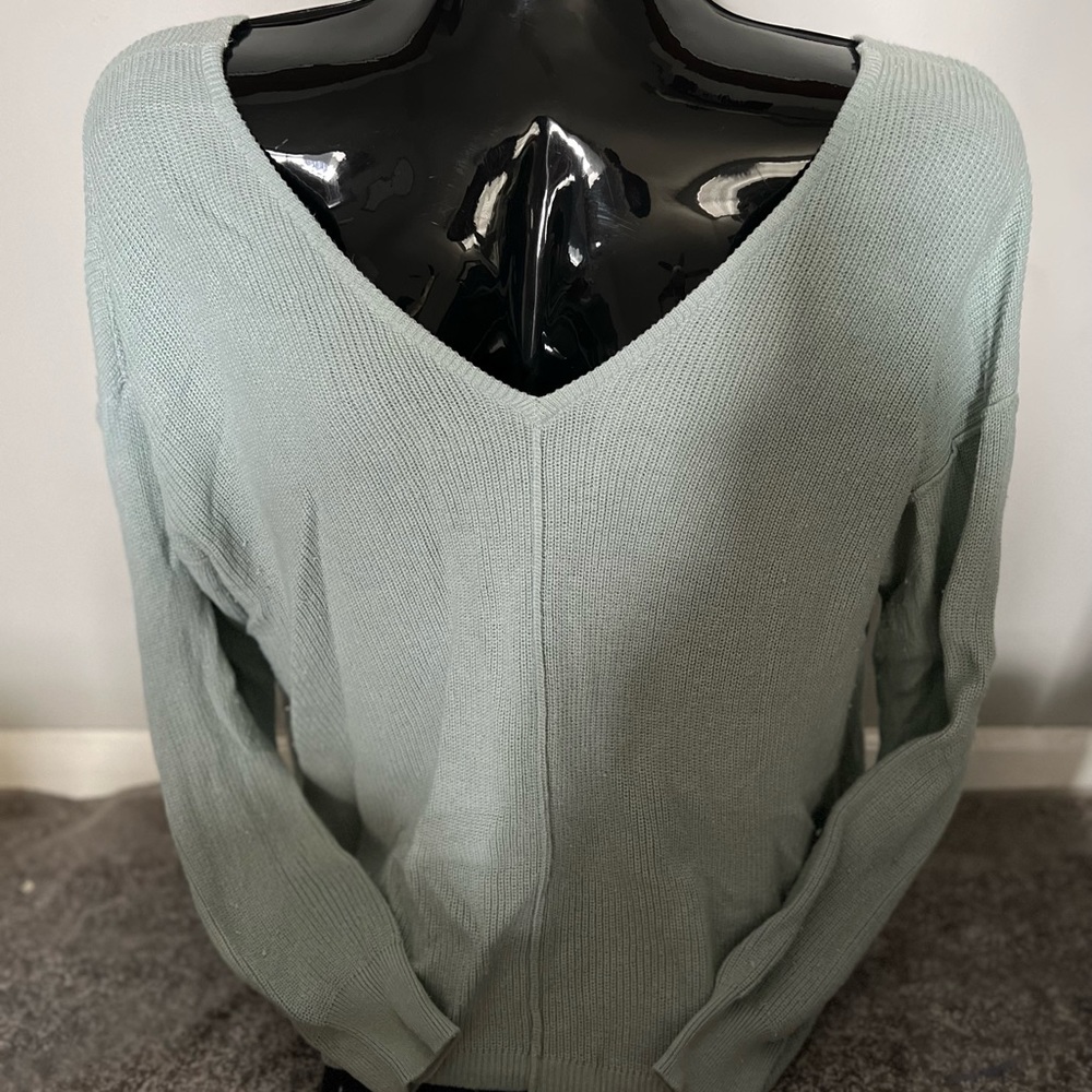 Long sleeve knit top